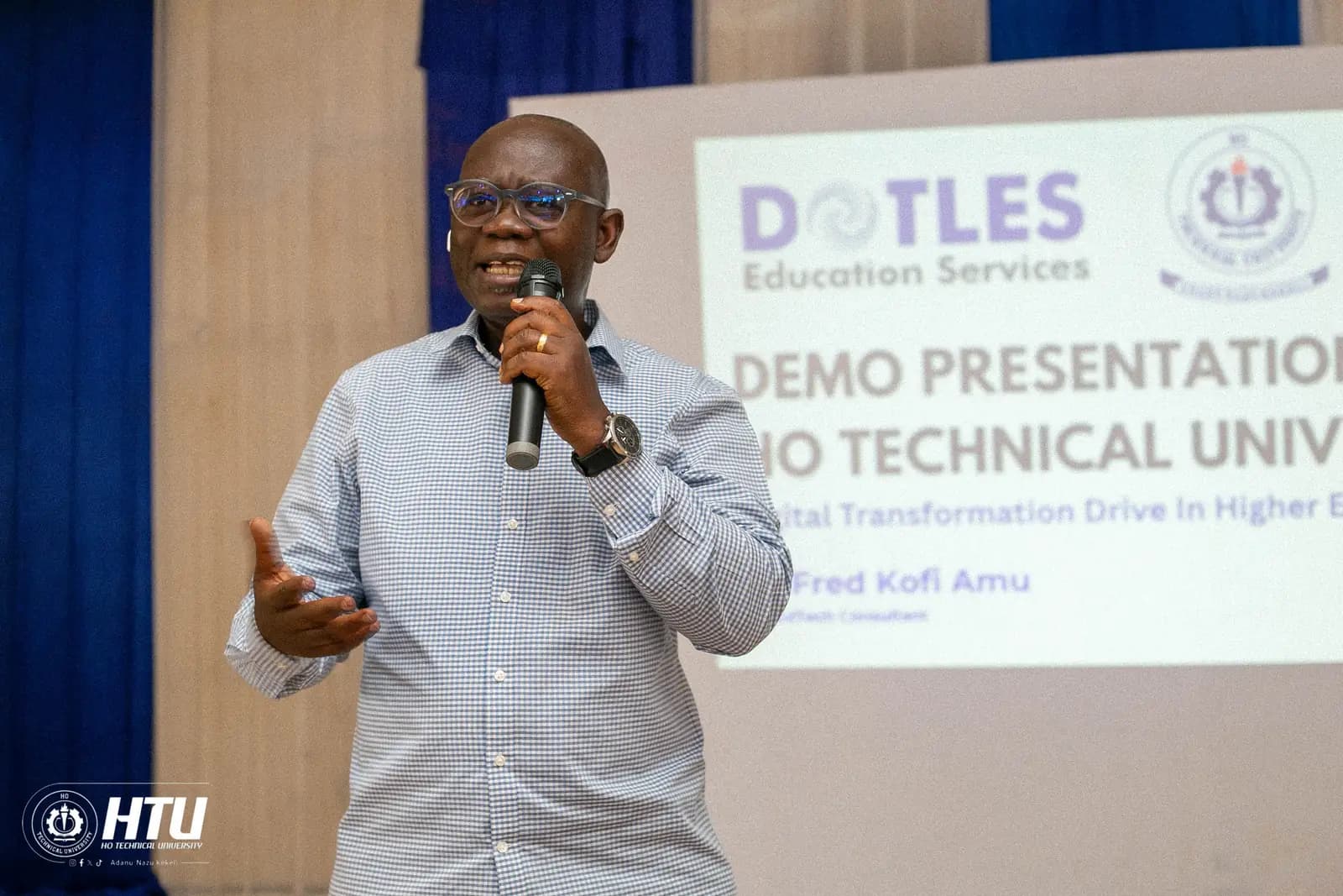 DOTLES presenting the digital transformation demo at Ho Technical University